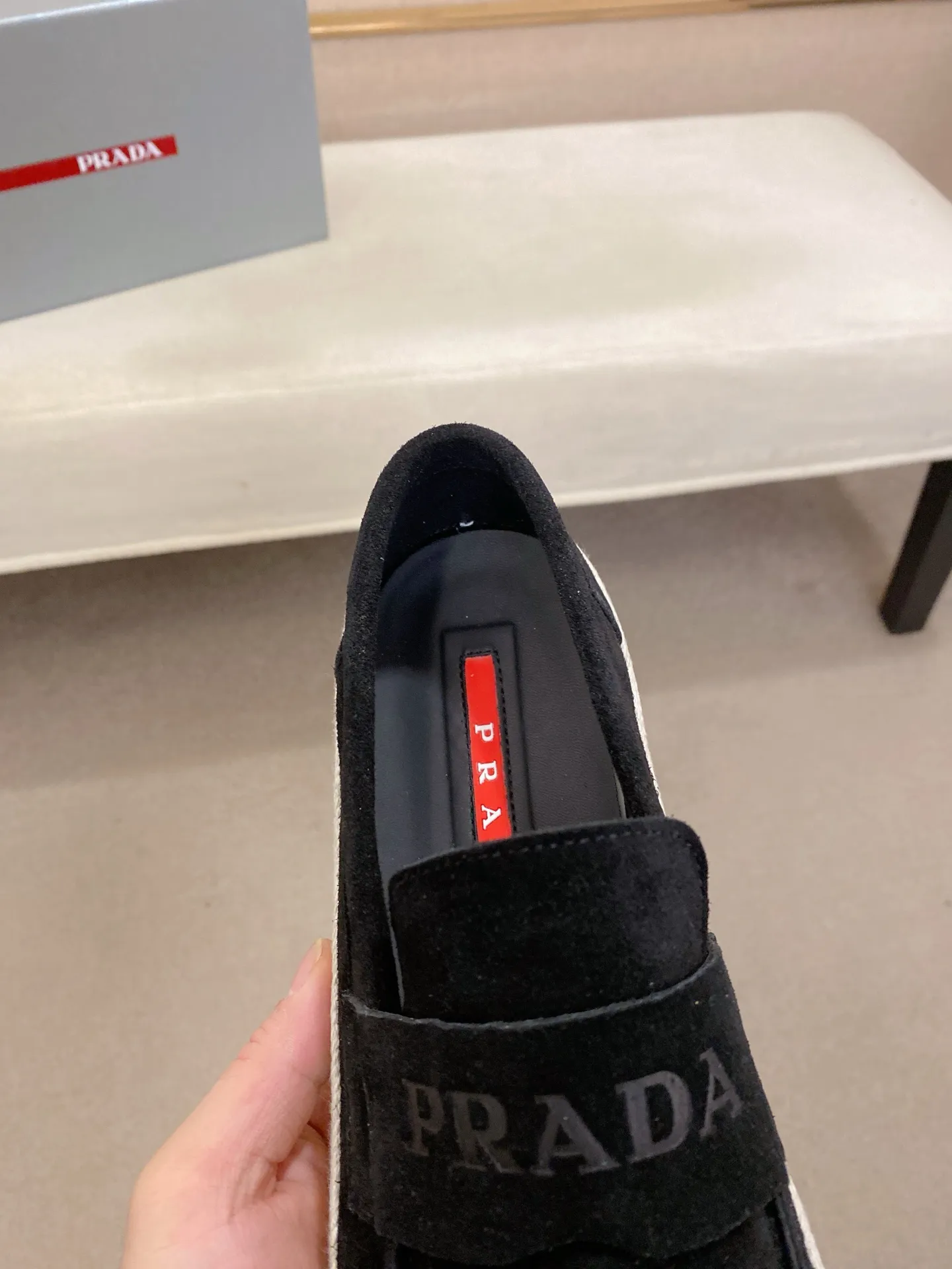 Men's shoes 💰 480💰 ✔️✔️✔️Top high version High-quality new PRADA (Prada) counters are launched at the same time. The new men's shoes and 😘fabrics are purely handmade in Niujing. Lining: Full cowhide lining. 👍🏿High-end☄️Open-molded non-slip rubber outsole, exquisite lines, simple and elegant, comfortable and high-end for leisure travel. Code number: 38-44. Can be customized45